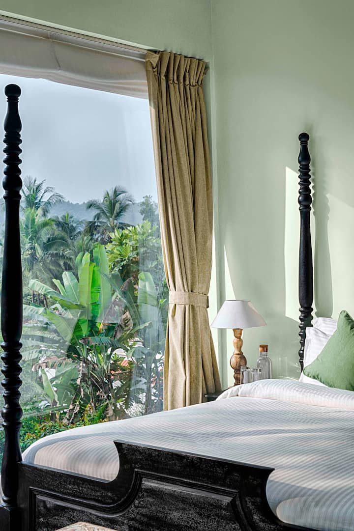 Rooms: Bedroom