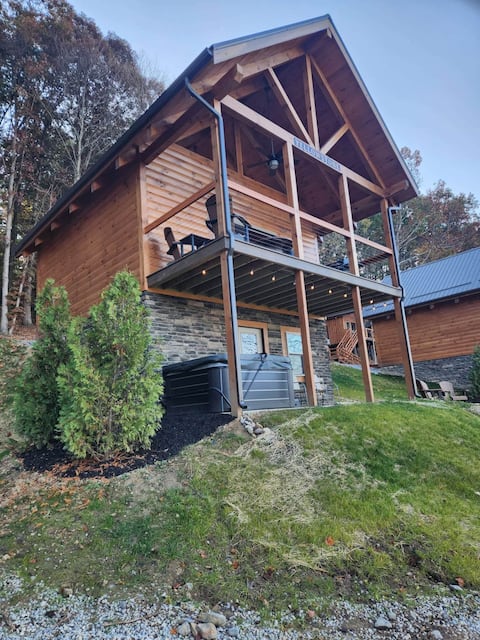 Yellowstone: 8 Person Lodge, Hot Tub (14 of 16)