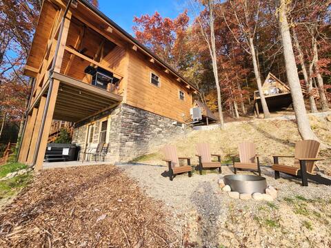 Jasper: 8 Person Mini Lodge with Hot Tub