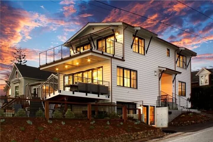 Luxury Twin Lakes Beachhouse gallery image 2