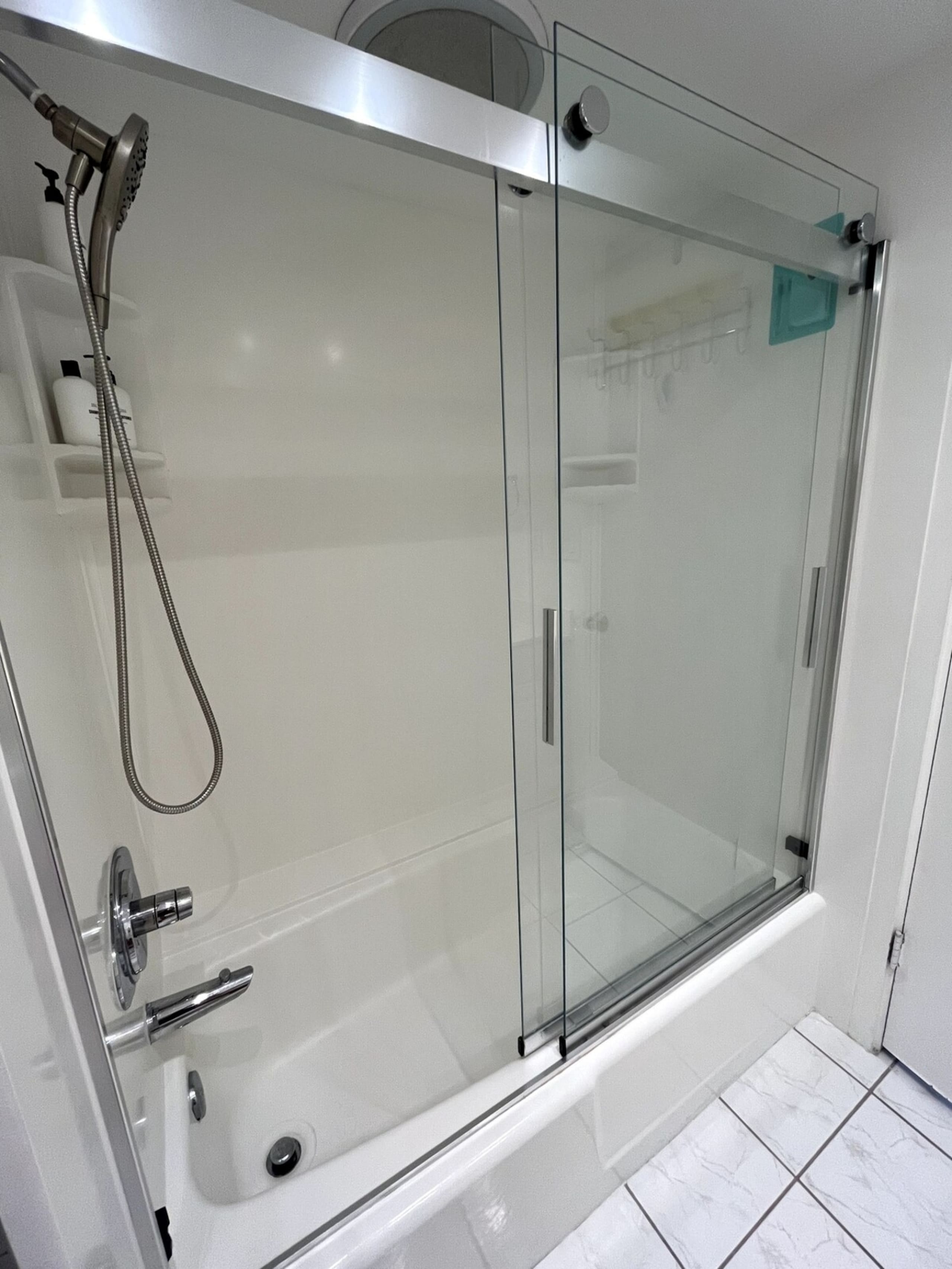 Charming Waikiki Studio with Parking - Image 21