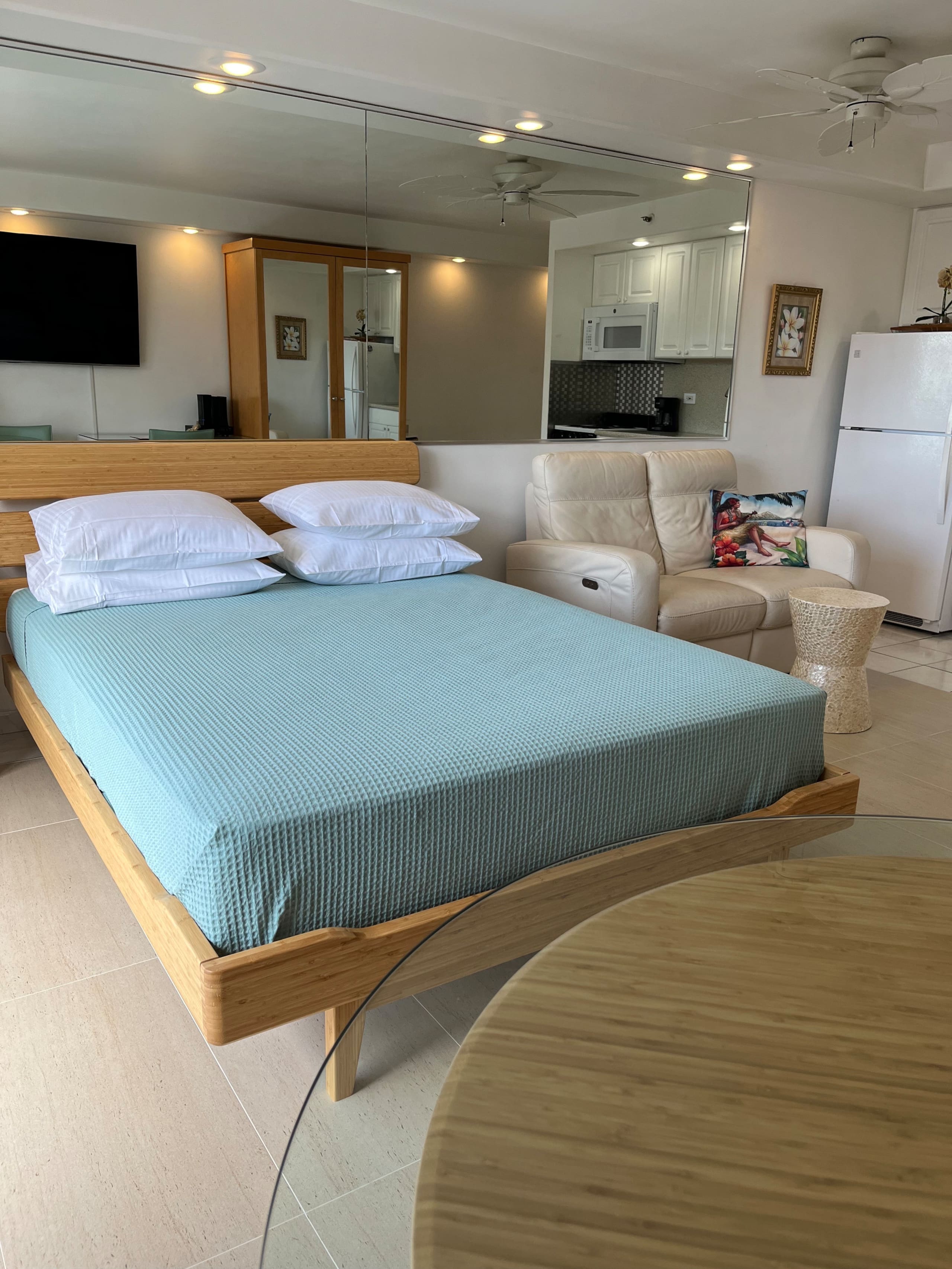 Charming Waikiki Studio with Parking - Image 7
