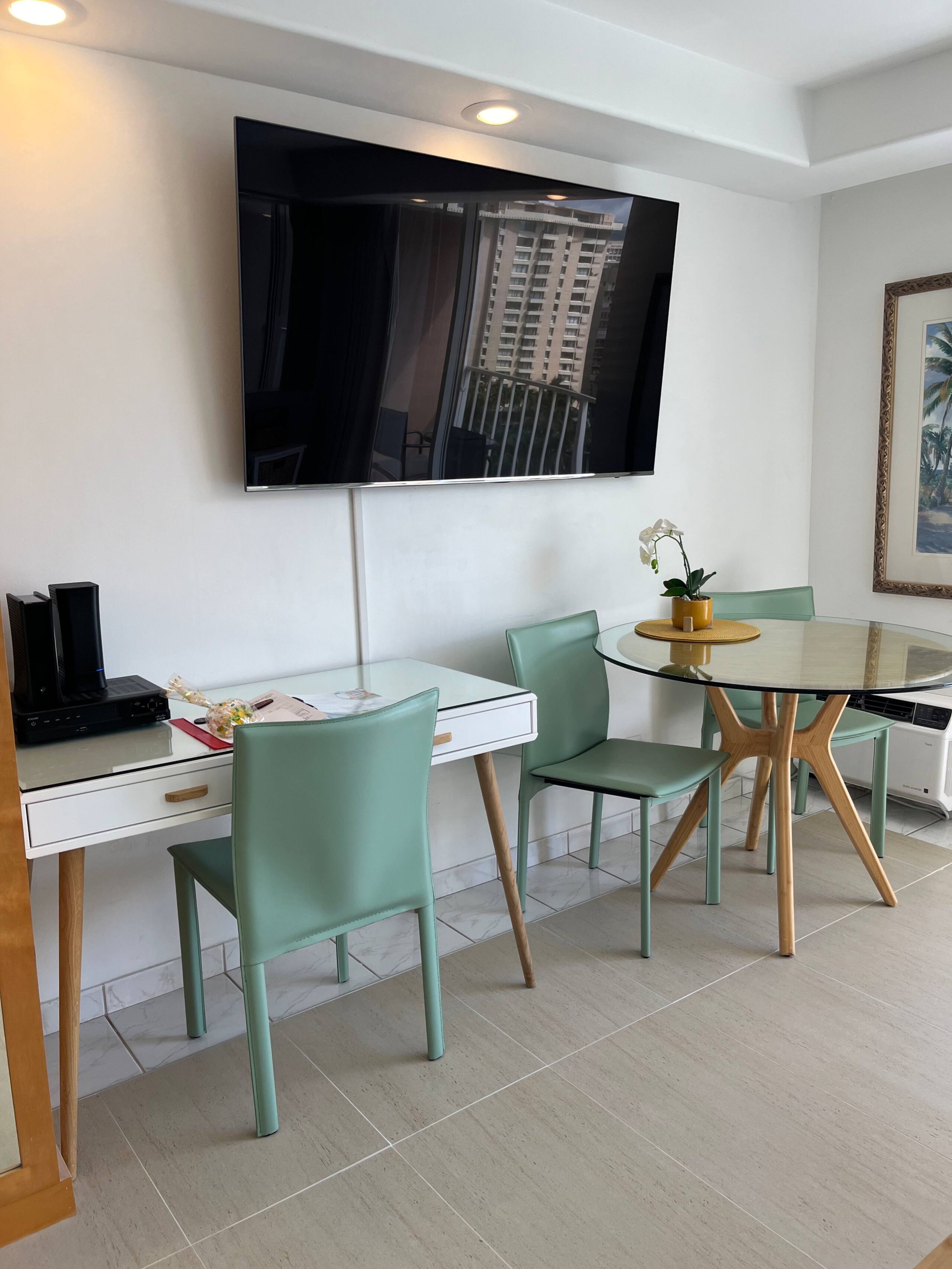 Charming Waikiki Studio with Parking - Image 3