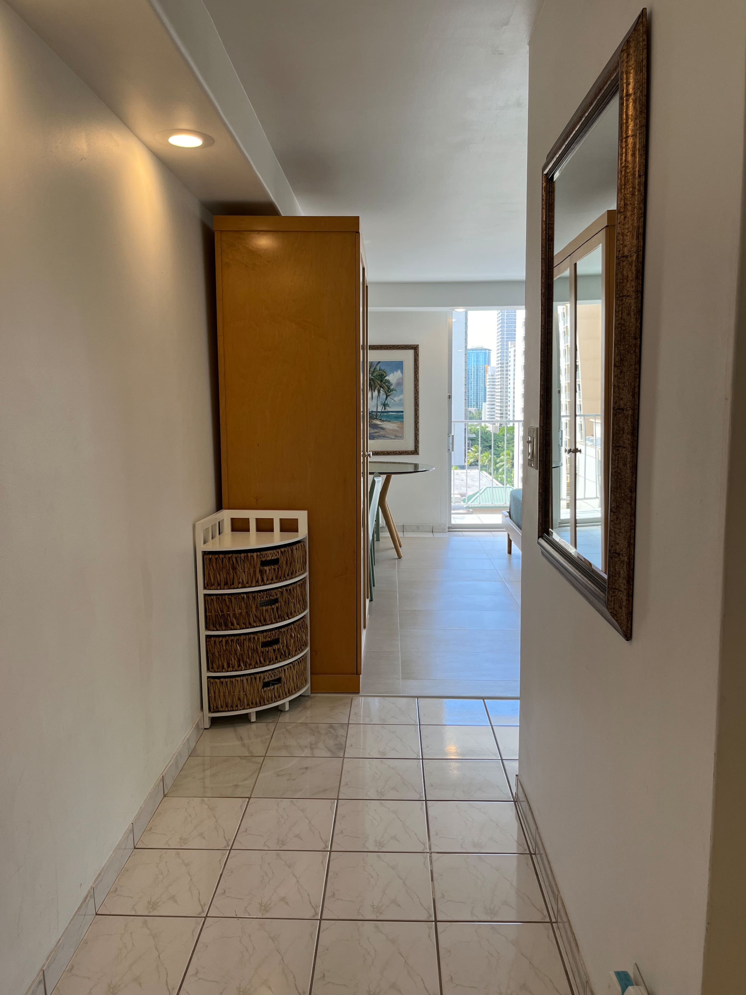 Charming Waikiki Studio with Parking - Image 17