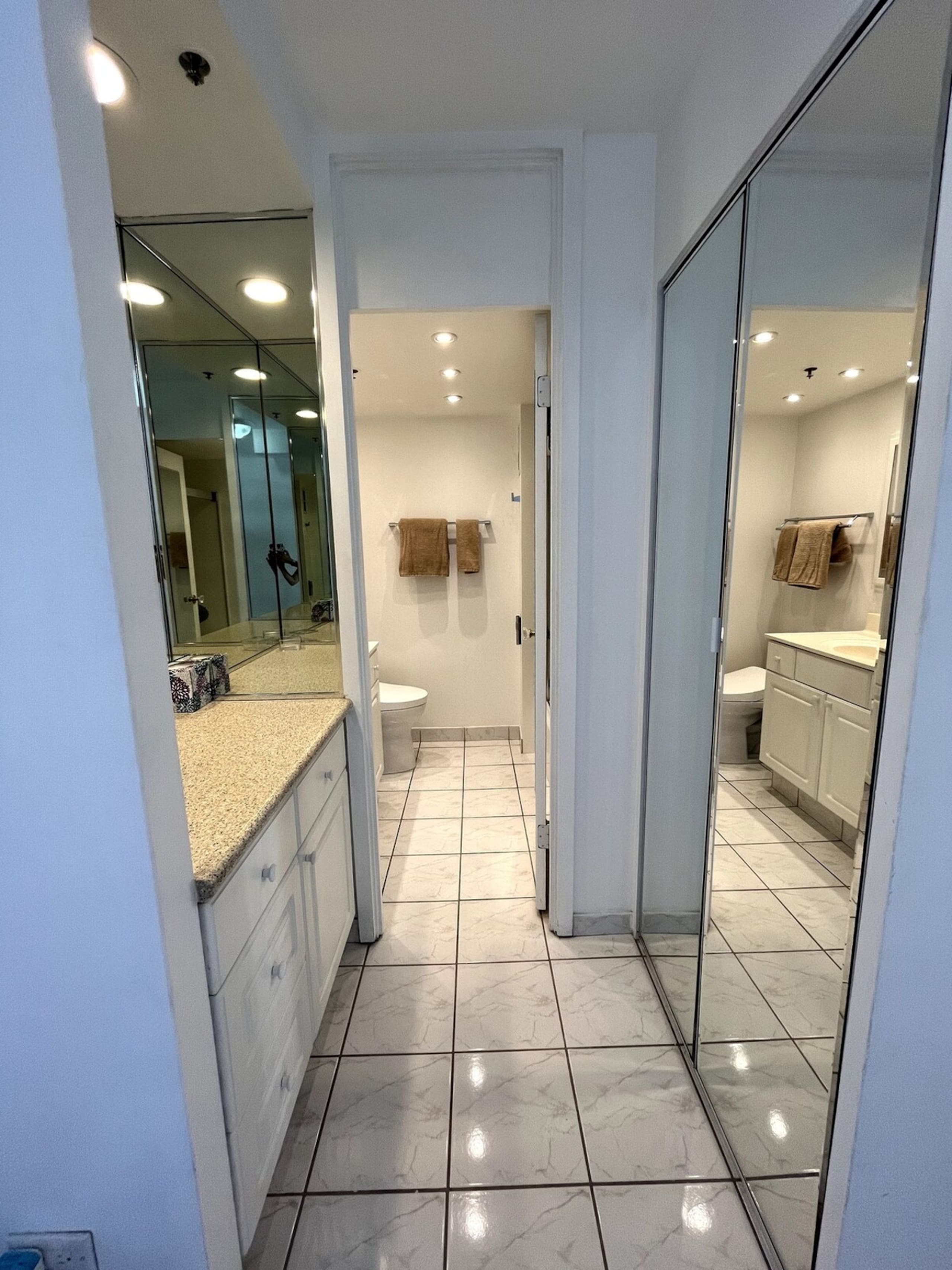 Charming Waikiki Studio with Parking - Image 18