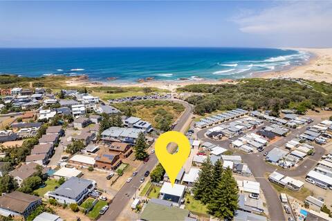 Five Pines Beach House at Birubi, 20 Robinson St