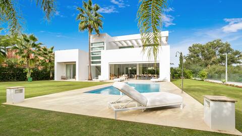 Villa Perla | Gym | Hot Tub | Pool | Garden
