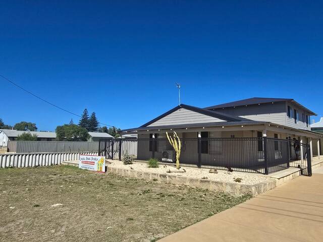 A modern & stunning 8-bedroom home – perfect for l