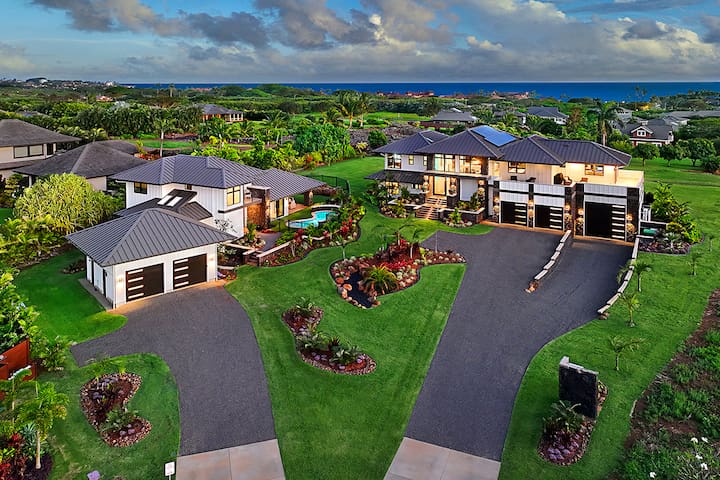 Hale Kahili: 8BR Ocean View Estate w/Pools+Spa!