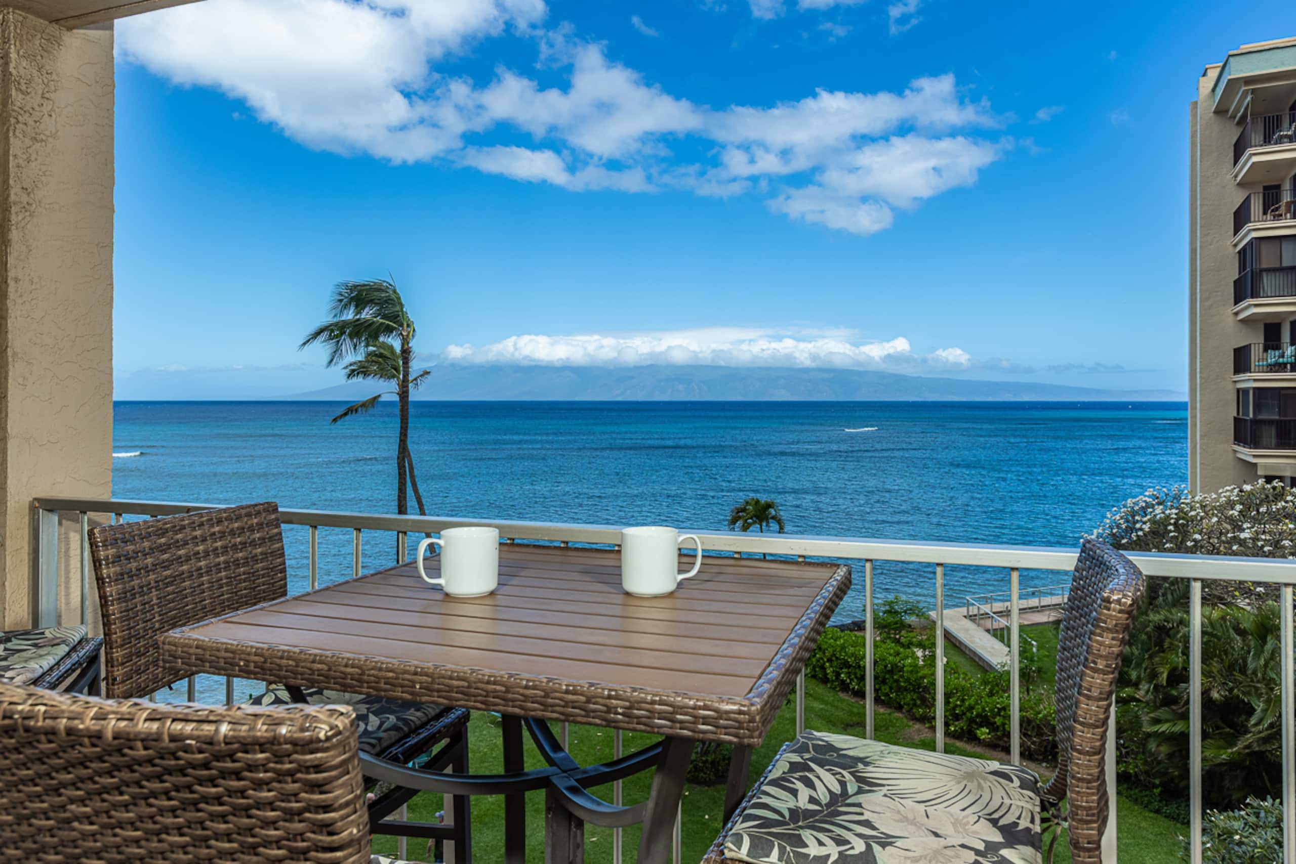 Condo in Lahaina · ★4.86 · 1 bedroom · 2 beds · 1 shared bath - Image 3