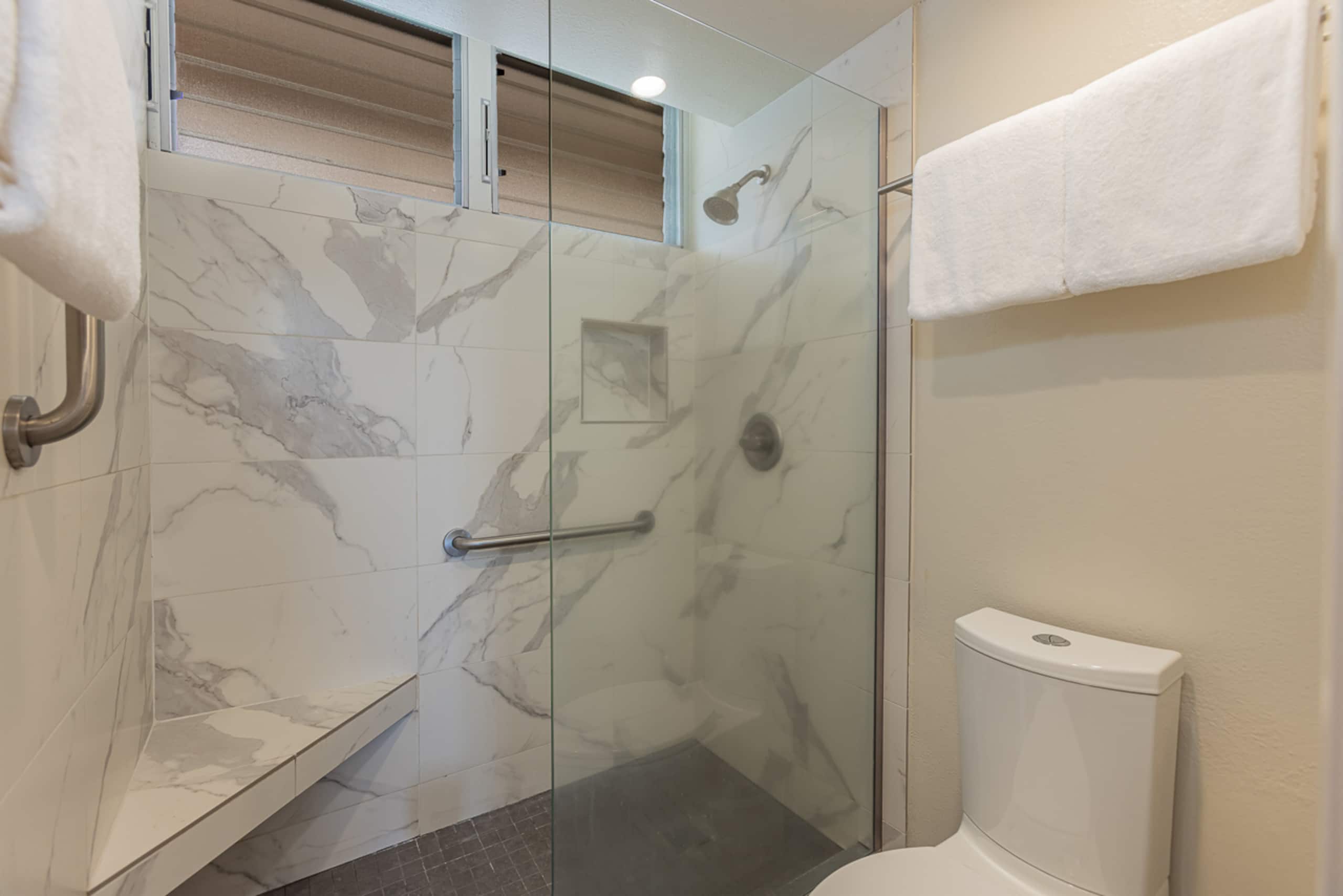 Condo in Lahaina · ★4.86 · 1 bedroom · 2 beds · 1 shared bath - Image 8