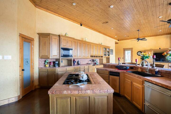 Texas Ranch House with 5 Bedroom and Fish Pond gallery image 4