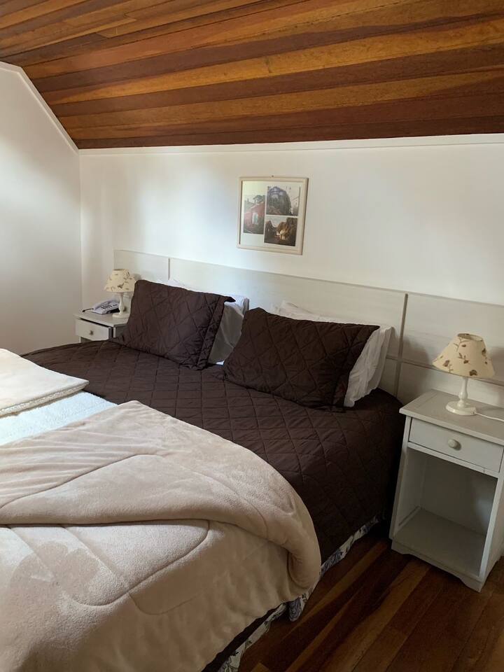 Pousada / Bed and breakfast 1 quarto, com ar condicionado