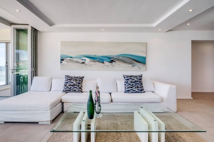 Clifton Apartment on the Waters Edge (Ocean Breeze gallery image 5