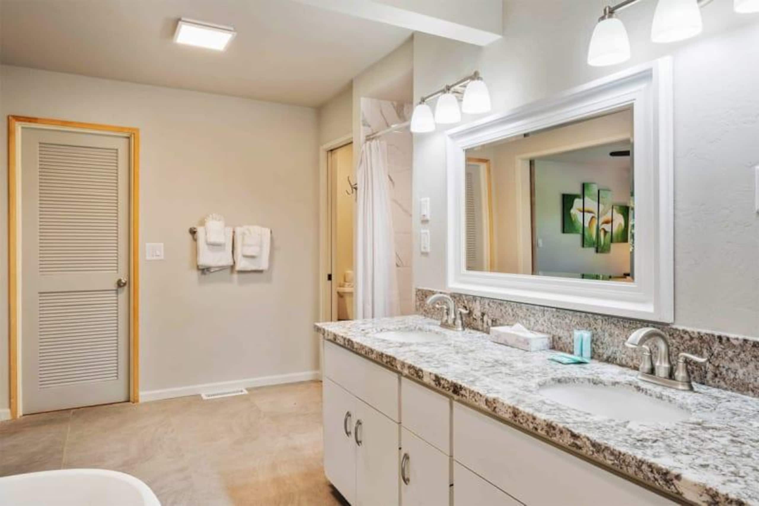 Condo in Kailua-Kona · ★4.67 · 2 bedrooms · 3 beds · 2 baths - Image 19