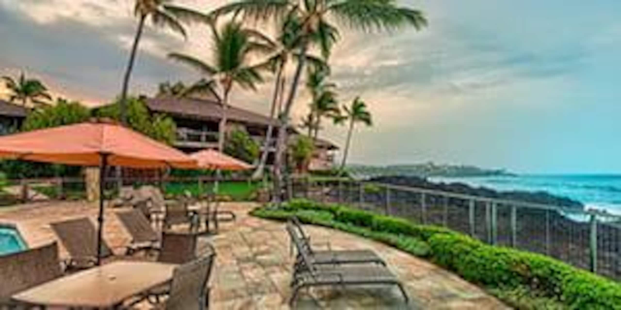 Condo in Kailua-Kona · ★4.67 · 2 bedrooms · 3 beds · 2 baths - Image 25