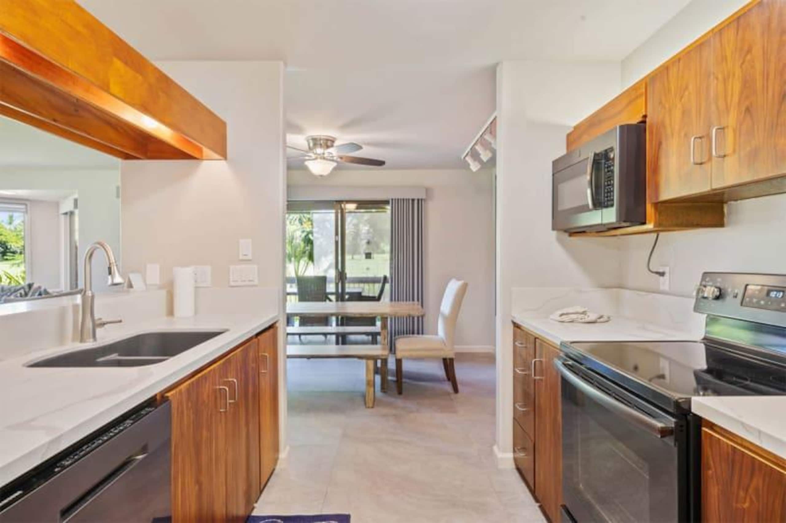 Condo in Kailua-Kona · ★4.67 · 2 bedrooms · 3 beds · 2 baths - Image 14
