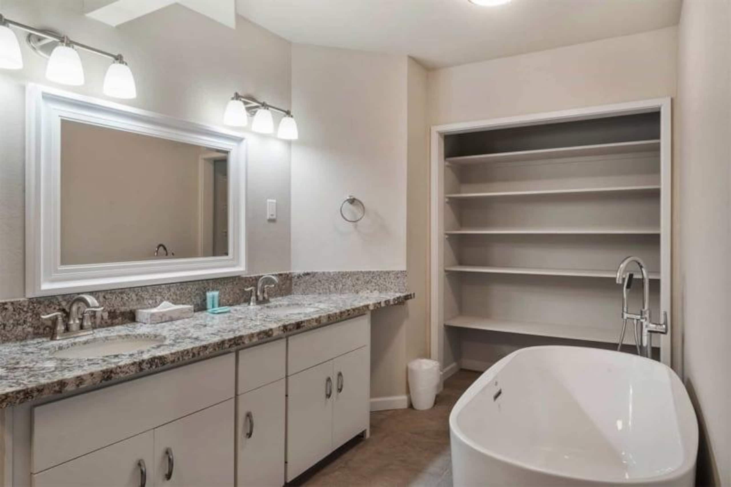 Condo in Kailua-Kona · ★4.67 · 2 bedrooms · 3 beds · 2 baths - Image 20
