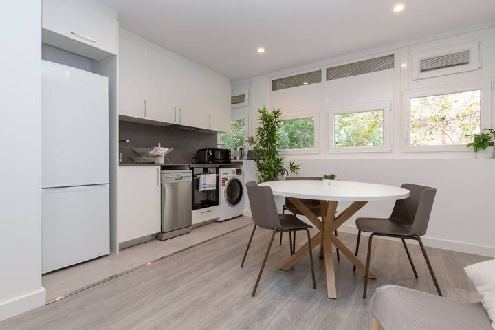 Barcelona’s Top Spot with Snug Interior gallery image 3