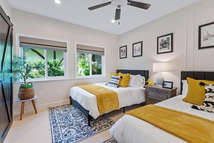 Guest Room 2: 2 queen beds 