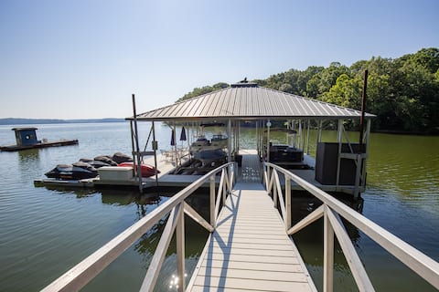 Driftwood Retreat | Lakefront Cottage + Screened H