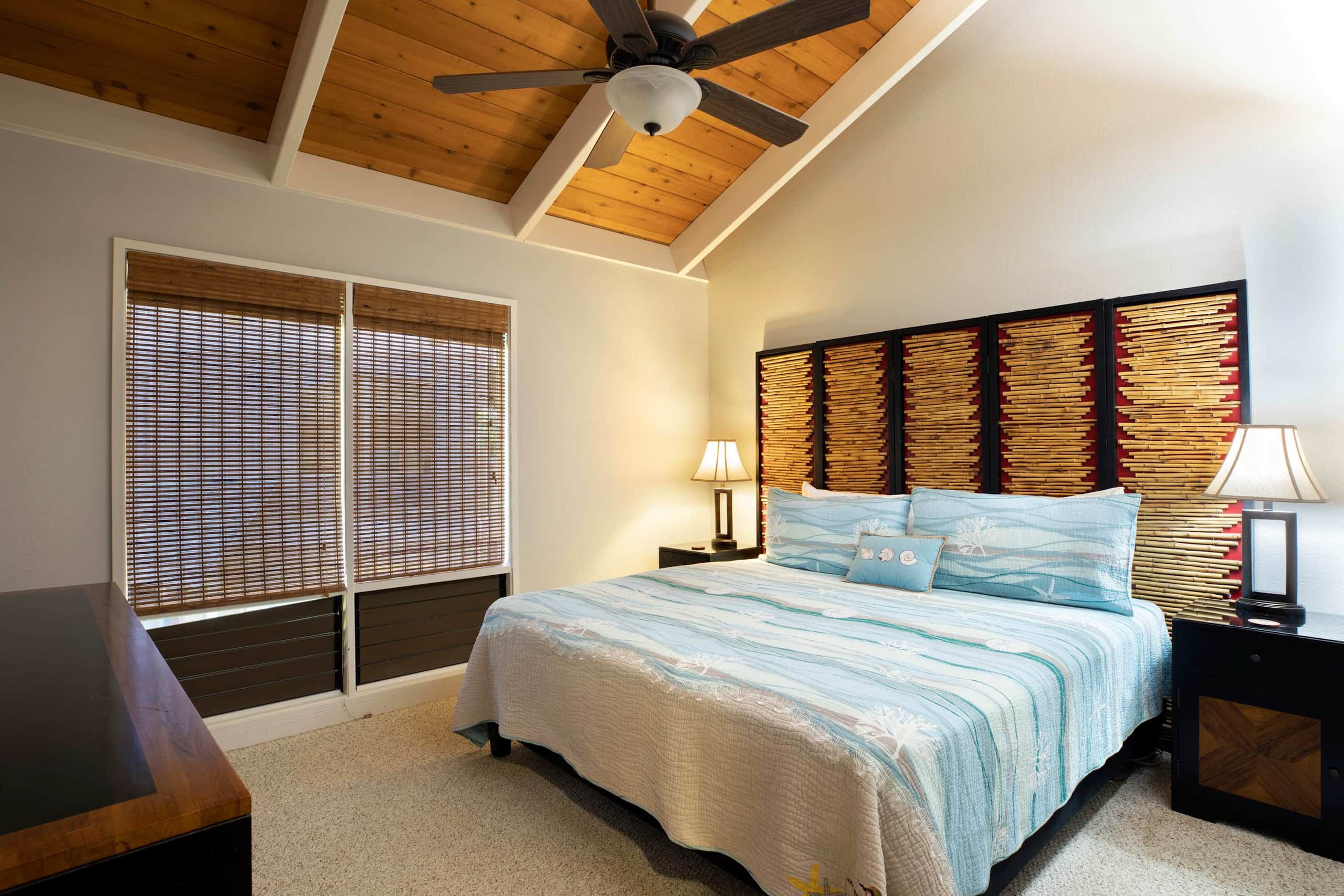 Condo in Kailua-Kona · ★4.84 · 2 bedrooms · 5 beds · 2 private baths - Image 18