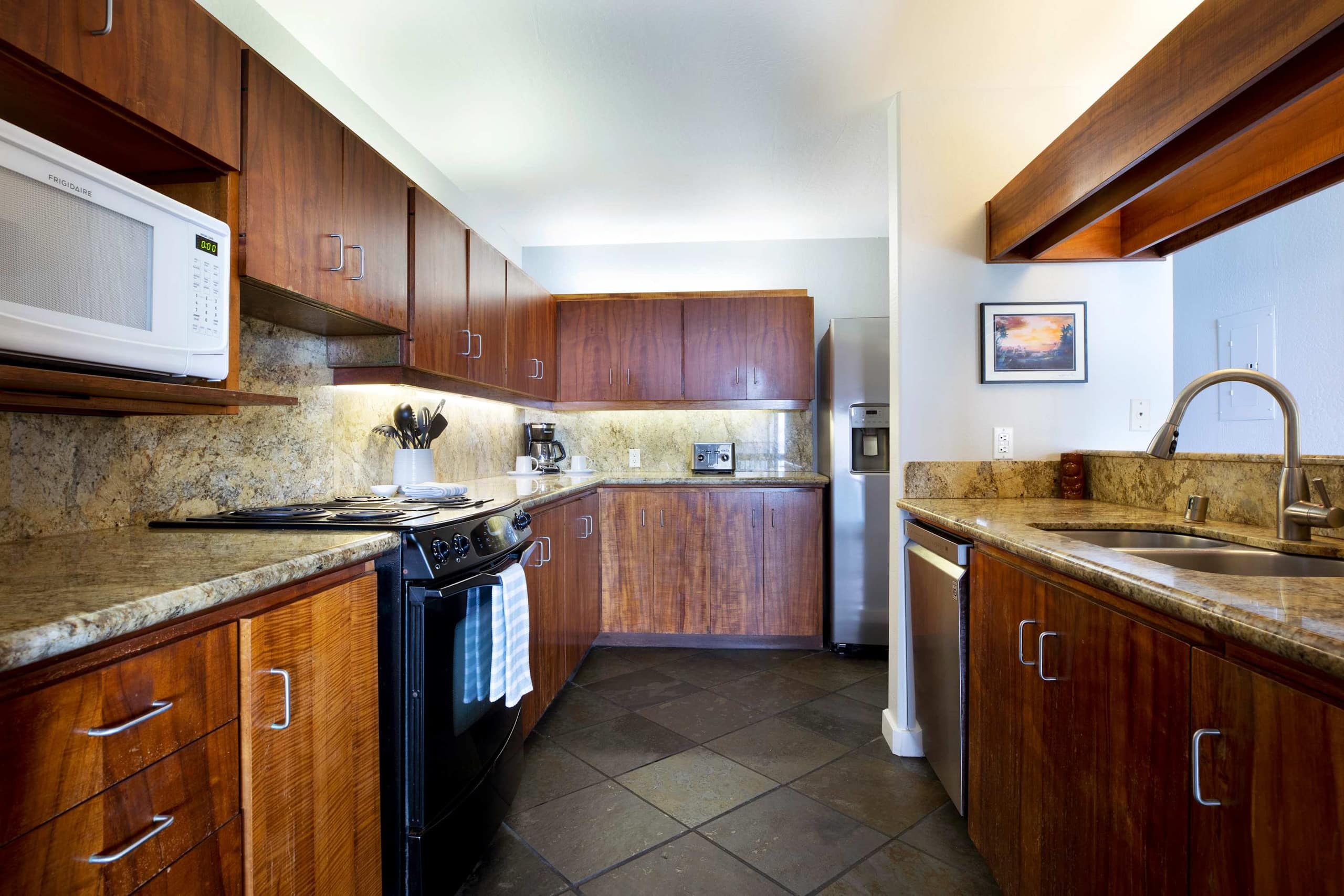 Condo in Kailua-Kona · ★4.84 · 2 bedrooms · 5 beds · 2 private baths - Image 6