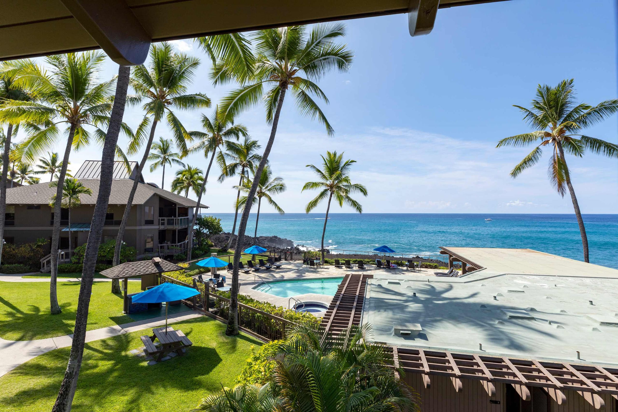 Condo in Kailua-Kona · ★4.84 · 2 bedrooms · 5 beds · 2 private baths - Image 25