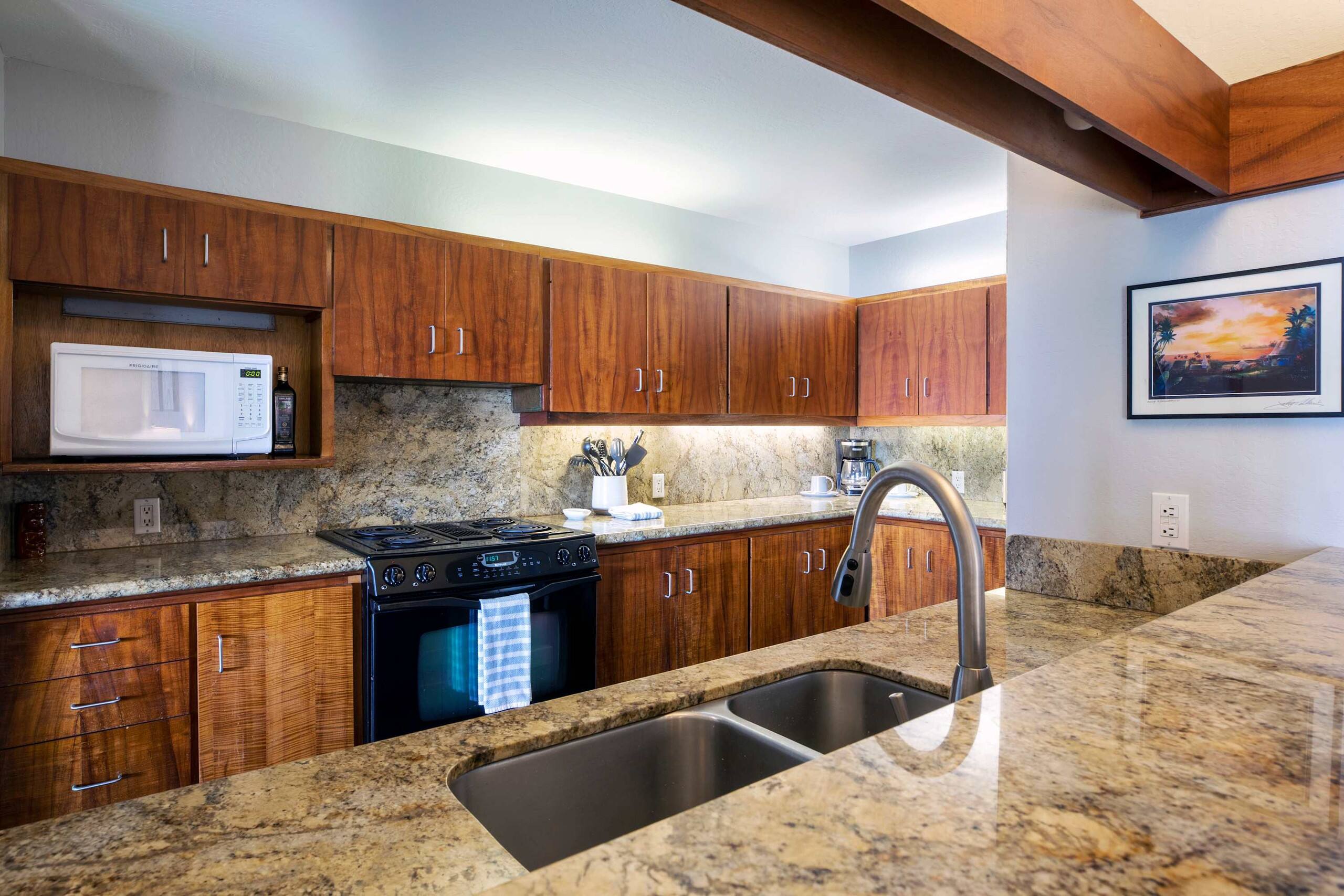Condo in Kailua-Kona · ★4.84 · 2 bedrooms · 5 beds · 2 private baths - Image 7