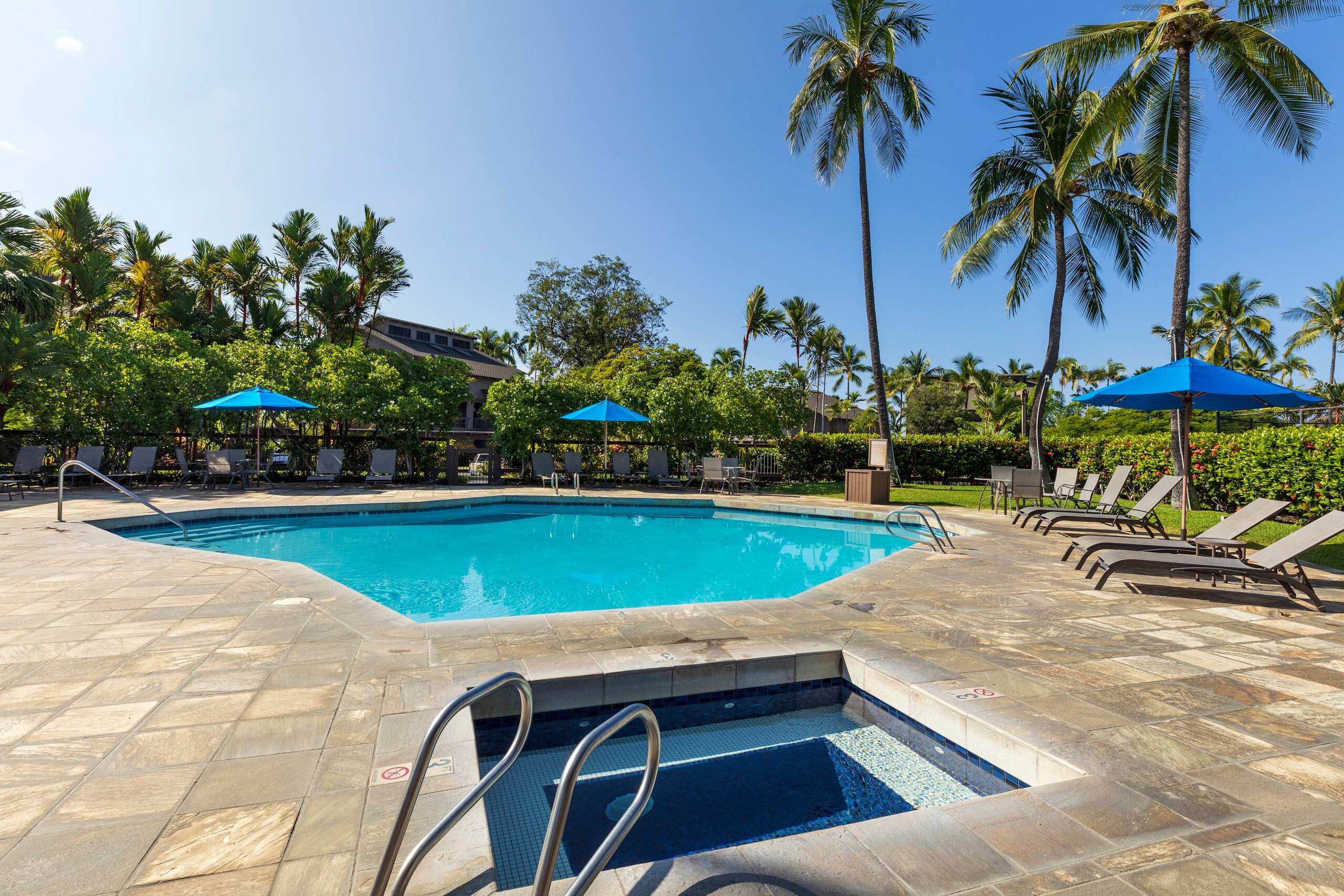 Condo in Kailua-Kona · ★4.84 · 2 bedrooms · 5 beds · 2 private baths - Image 54