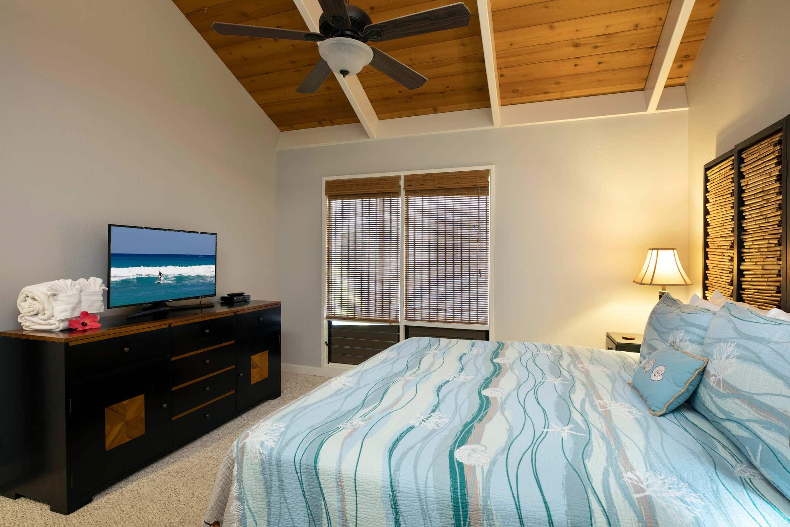 Condo in Kailua-Kona · ★4.84 · 2 bedrooms · 5 beds · 2 private baths - Image 19
