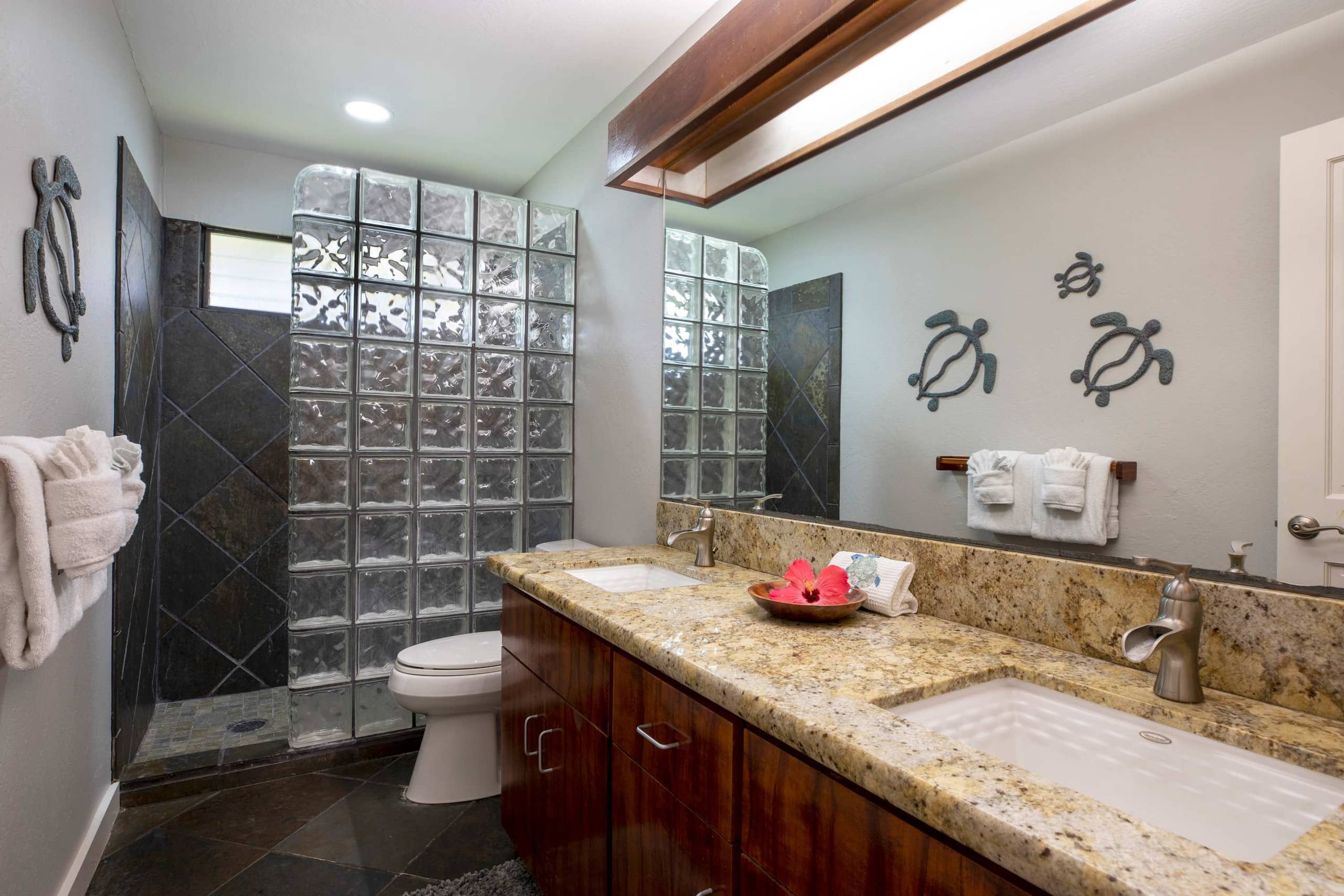 Condo in Kailua-Kona · ★4.84 · 2 bedrooms · 5 beds · 2 private baths - Image 14