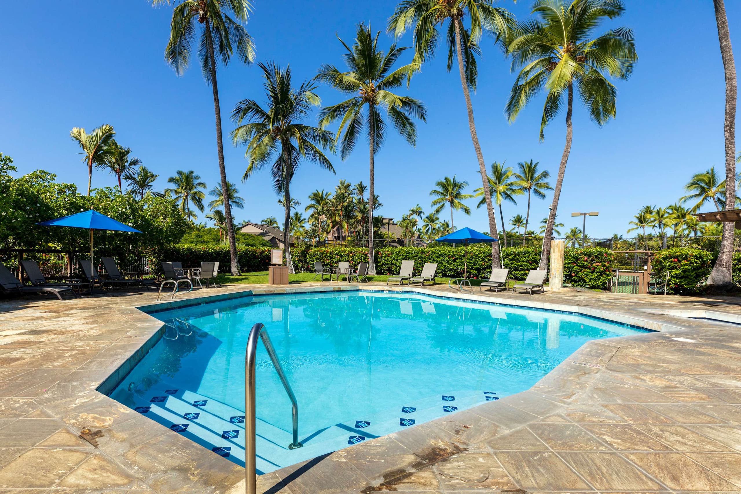 Condo in Kailua-Kona · ★4.84 · 2 bedrooms · 5 beds · 2 private baths - Image 55