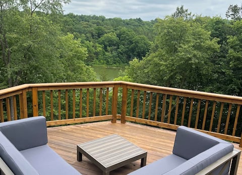 Lake views! Hot tub! Family & pet friendly!