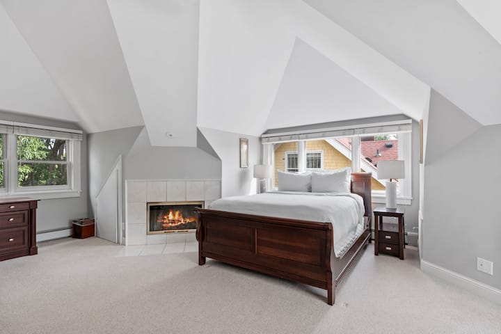 Harriet House | Lake Views | Walk To The Beach - Minnetonka, MN