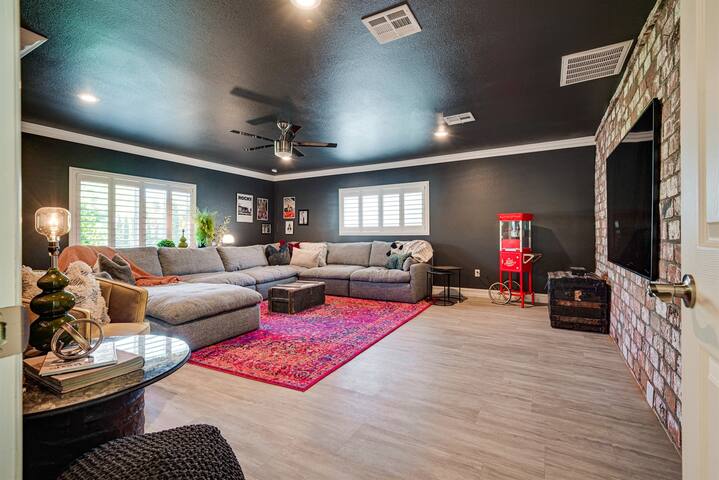 Iconic Luxe Entertainment Villa: Heated Pool Sauna gallery image 3