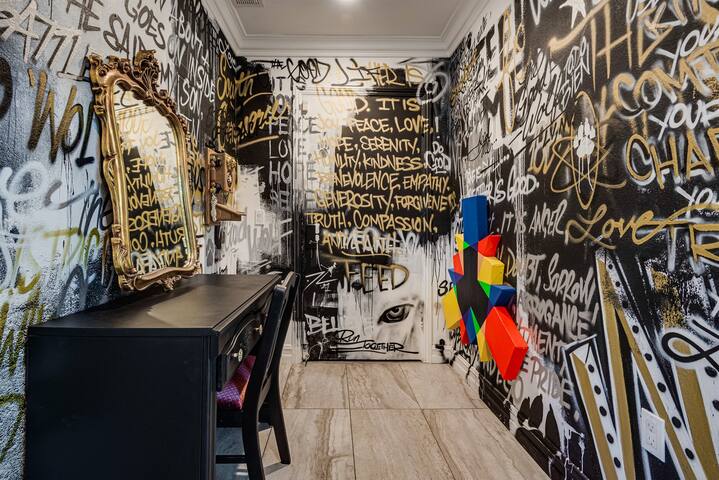 Iconic Luxe Entertainment Villa: Heated Pool Sauna gallery image 5