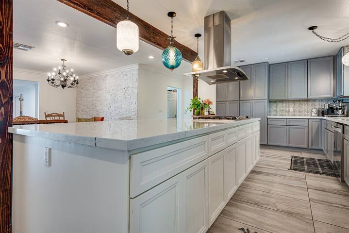 Iconic Luxe Entertainment Villa: Heated Pool Sauna gallery image 4