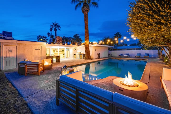 Iconic Luxe Entertainment Villa: Heated Pool Sauna gallery image 2