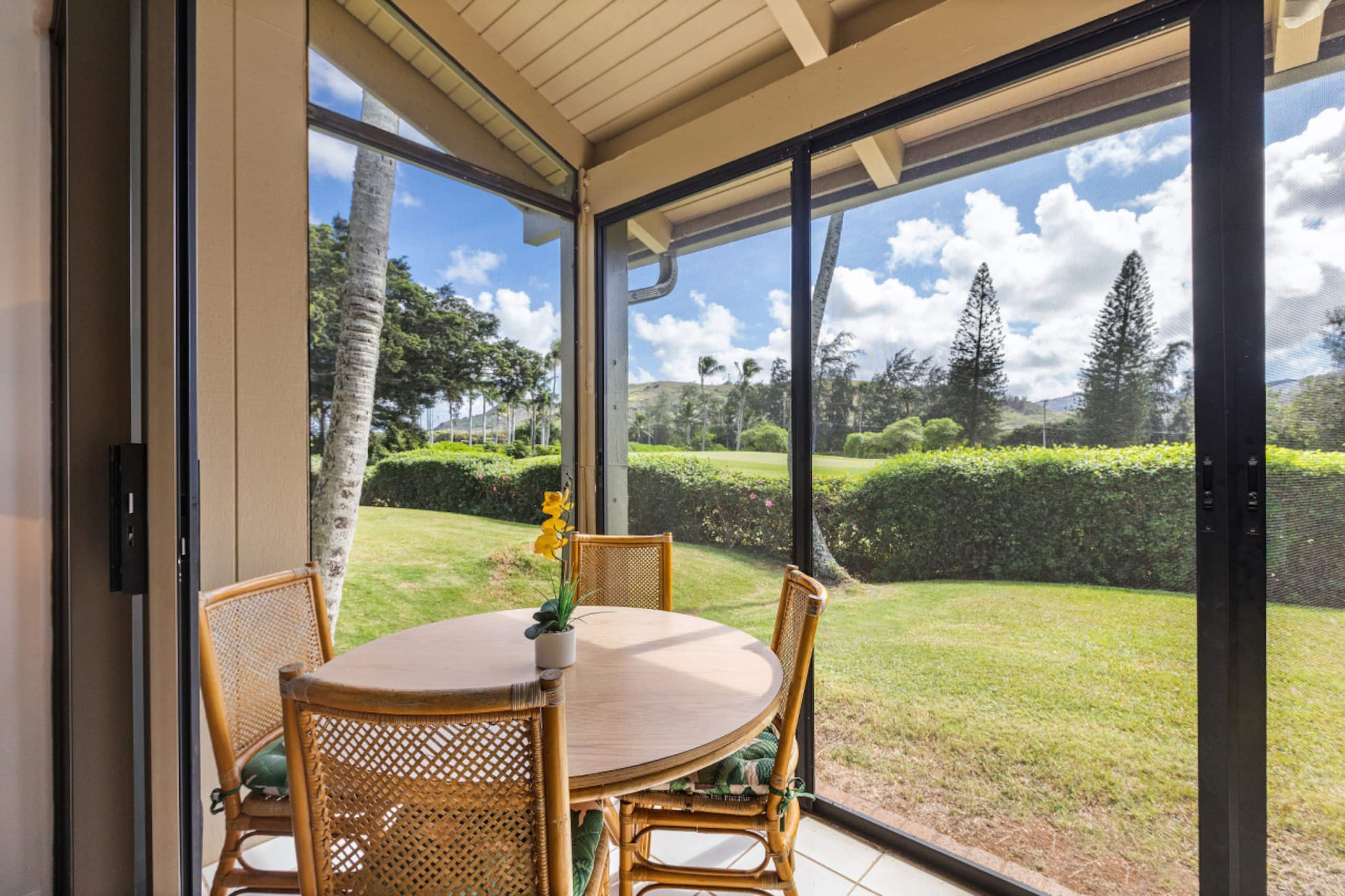 Home in Kahuku · ★4.87 · 2 bedrooms · 4 beds · 2 private baths - Image 20