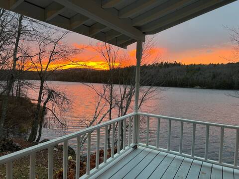 Lake Front-Maine Themed-Soaking Tub-Fire Pit-Kayak