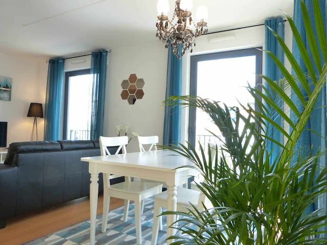 Central. High speed Wifi & Free Parking