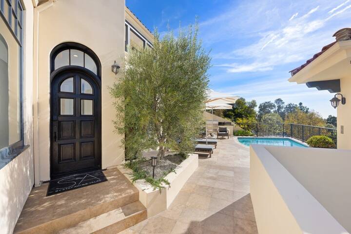 Chateau Beverly Hills by Stay Awhile Villas gallery image 3