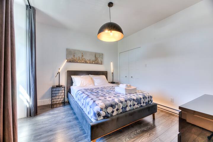 SD1B Elegant Plateau Retreat on Saint-Denis gallery image 4