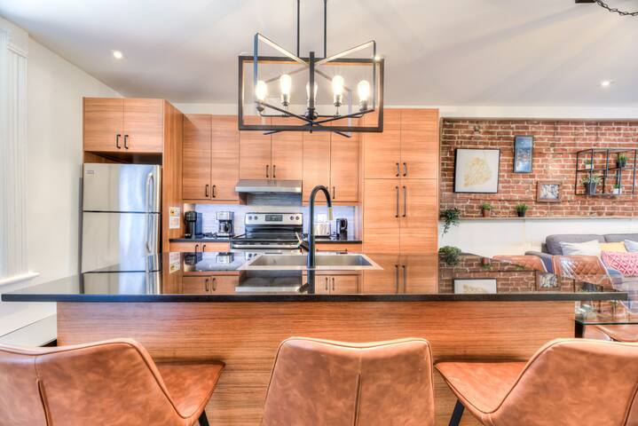 SD1B Elegant Plateau Retreat on Saint-Denis gallery image 2