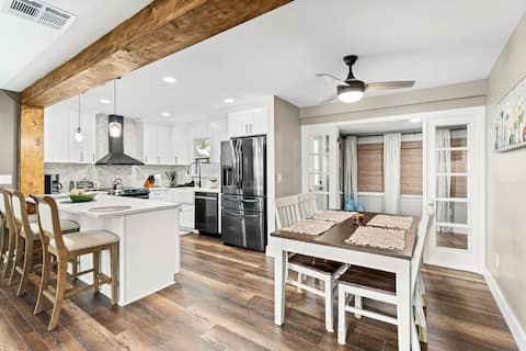 3 Bedroom Open Concept Farmhouse WITH POOL