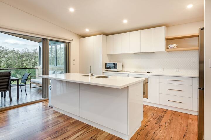 Driftwood Retreat gallery image 3