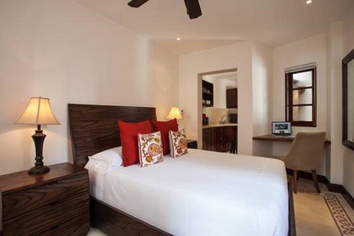 Las Catalinas - Studio Cazenovia centrally located