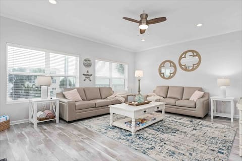 Successful Airbnb property: Private Beach Access/2 King suites /steps 2 beach in Miramar Beach