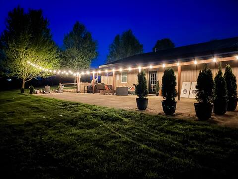 Little Lodge- 2B/2B country retreat / hot tub
